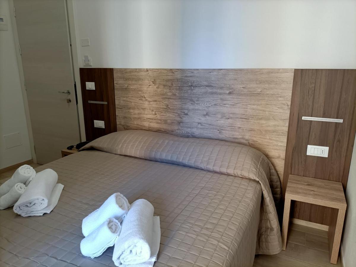Hotel Bed & Book Римини Экстерьер фото
